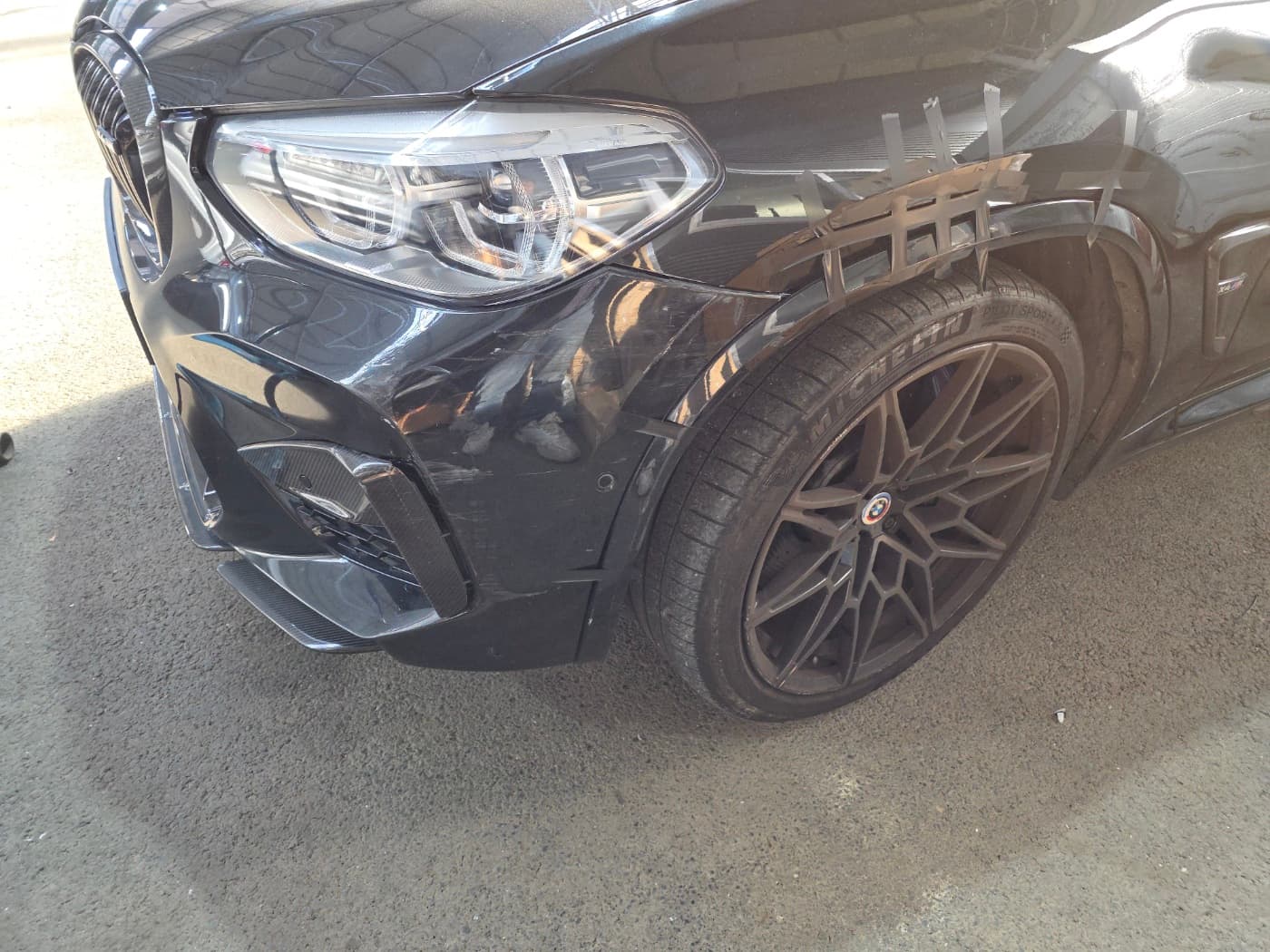 BMW X4M 사고수리+다크골드 휠도색